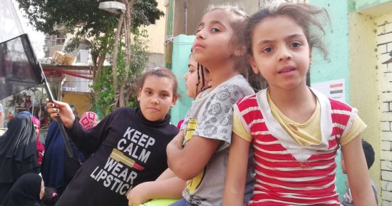 صور.. الأطفال يشاركون فى الانتخابات الرئاسية على طريقتهم الخاصة 