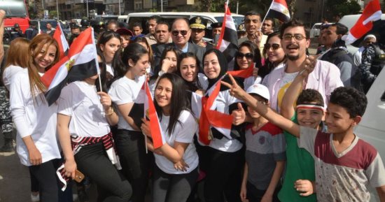صور.. مدير أمن الجيزة يتفقد اللجان الانتخابية بالعمرانية