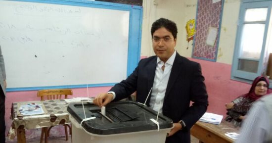 النائب ضياء داود يدلى بصوته فى الانتخابات الرئاسية فى إحدى قرى دمياط