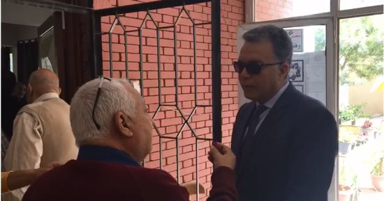 فيديو.. وزير النقل يستمع لشكاوى المواطنين بعد الإدلاء بصوته فى مدينة نصر