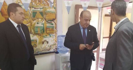 أمين عام "دعم مصر " يدلى بصوته ويطالب المصريين بالمشاركة فى الانتخابات (صور)