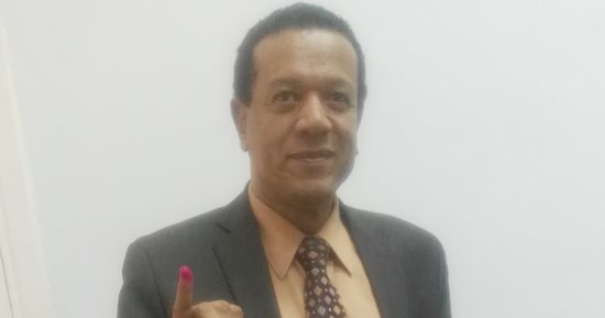 نائب وزير الزراعة يدلى بصوته فى المنيل.. ويؤكد: المشاركة فرض على كل مواطن