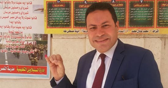 النائب هشام الحصرى يصوت فى الانتخابات الرئاسية ويستخرج أرقام الناخبين