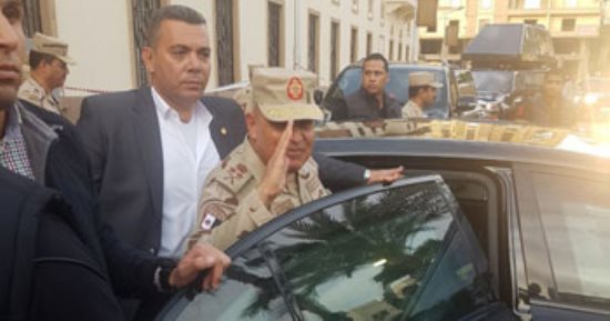فيديو وصور.. وزير الدفاع يتفقد اللجان الانتخابية بالدقى والعجوزة