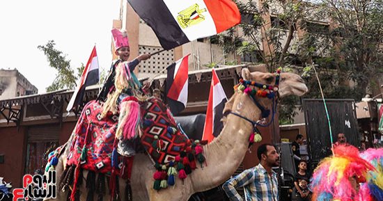 وصلات رقص بالتنورة فى الجمالية وسياح يلتقطون صورا تذكارية (صور)