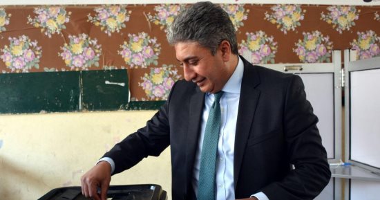 وزير الطيران: تحية لكل أم مصرية تغرس فى أولادها الإيجابية