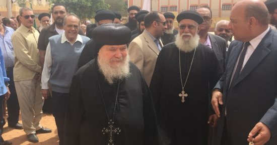 الأنبا باخوم يترأس وفدًا كنسيًا ويتفقد اللجان الانتخابية برفقة المحافظ
