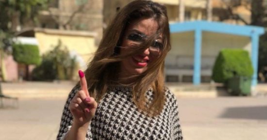 الفنانة غادة رجب بعد الإدلاء بصوتها فى انتخابات الرئاسة: "تحيا مصر"