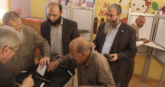 عضو "رئاسي النور" يدلي بصوته ويشكر المواطنين على المشاركة في الانتخابات 
