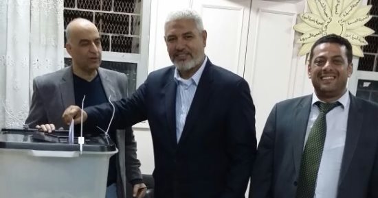 جمال عبد الحميد يدلى بصوته فى الانتخابات الرئاسية