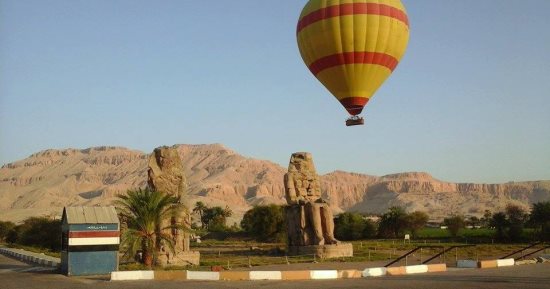 تأجيل رحلات البالون الطائر غرب الأقصر بسبب الرياح الشديدة