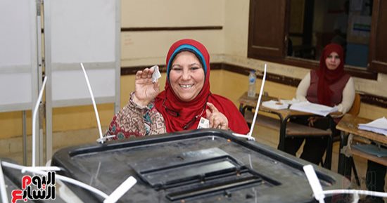 عضو المجلس القومى للمرأة: السيدات تواجدن قبل فتح اللجان بساعة