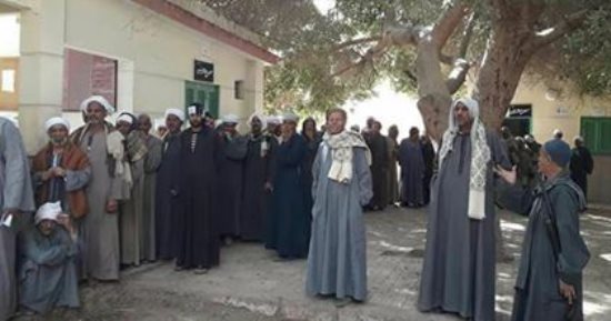 صور.. استمرار توافد الناخبين على اللجان بديروط للإدلاء بأصواتهم بالانتخابات