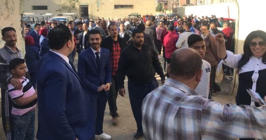 فيديو.. المواطنون يحتشدون أمام لجان الانتخابات بمدينة نصر على أنغام "قالو إيه"