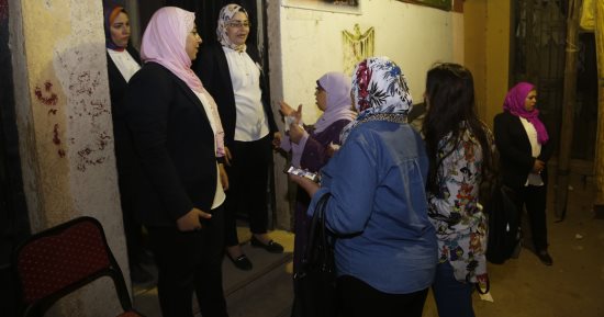 استمرار توافد الناخبين من السيدات قبل غلق التصويت بروض الفرج
