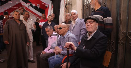غرفة عمليات الداخلية: الشرطة النسائية تساعد كبار السن بمحيط اللجان الانتخابية