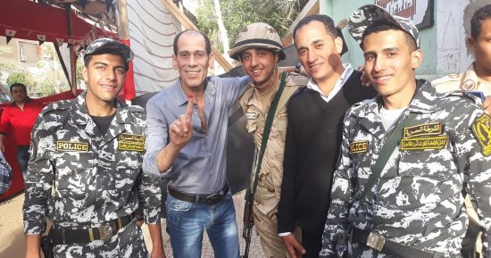 محمود عزب بعد مشاركته فى الانتخابات: صوتك رصاصة فى قلب كارهى الوطن