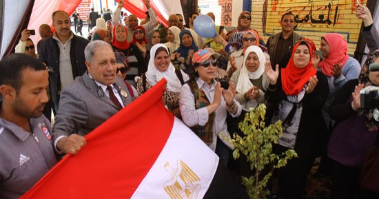 سيدات عين شمس تهتفن: "يا سيسي يا نور العين حامى مصر من الخاينين"