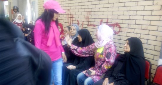 أصوات السيدات تضىء صناديق مصر.. نساء المنيرة يتوافدن على لجان الانتخابات