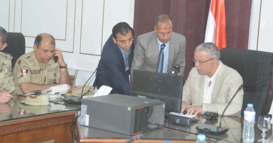 محافظ المنيا يترأس غرفة عمليات الانتخابات الرئاسية
