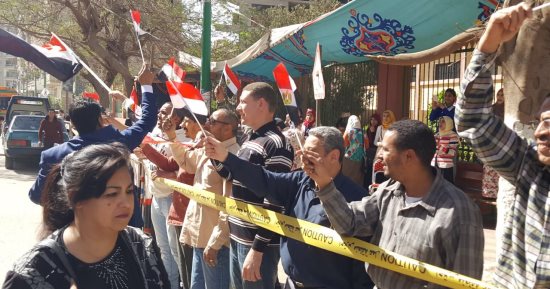 فيديو وصور.. أهالى أسيوط يحتفلون بالانتخابات الرئاسية بأغنية "قالوا إيه علينا"