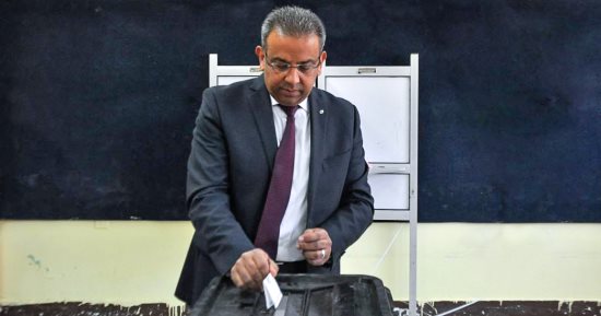 انتخابات الرئاسة 2018.. رئيس البريد يُدلى بصوته ويدعو 50 ألف موظف للمشاركة