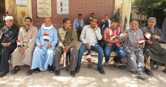 انتخابات الرئاسة 2018.. مسنون وشباب يدلون بأصواتهم فى الاتحاد القومى النموذجى