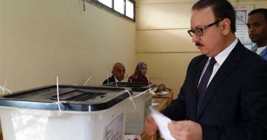وزير الاتصالات يدلى بصوته فى الانتخابات الرئاسية