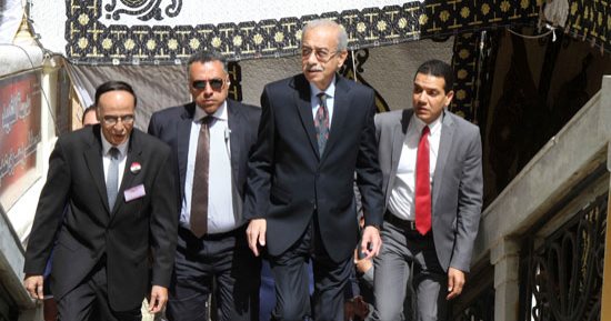 رئيس الوزراء: "اللى عايز يشوف نزاهة الانتخابات ينزل اللجان"