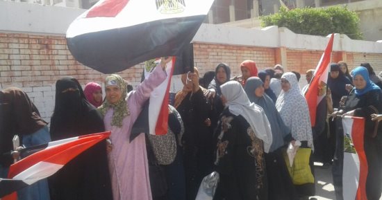 الصوت فرحة.. سيدات الزاوية يطلقن الزغاريد احتفالا بالانتخابات (فيديو)