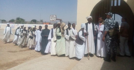 صور.. انتخابات الرئاسة 2018.. أهالى حلايب وشلاتين يحتشدون أمام اللجان