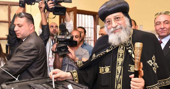 صور.. البابا تواضروس يصل مدرسة السرايات بالوايلى للإدلاء بصوته فى انتخابات الرئاسة