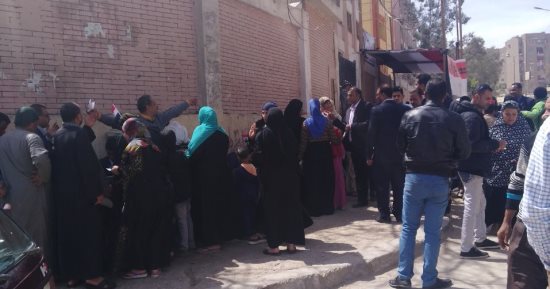 قارئ يشارك "اليوم السابع" بصور الناخبين بمنطقة الدويقة