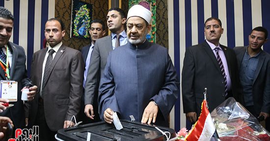 انتخابات الرئاسة 2018.. شيخ الأزهر يصل مقر لجنته الانتخابية للإدلاء بصوته (صور)