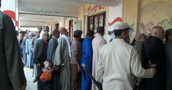 طوابير الناخبين بلجنة "الأمير بن شديد" بمركز ببا جنوب بنى سويف.. صور