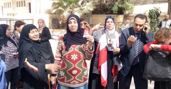 رؤساء اللجان بمنشأة القناطر يشيدون بالإقبال الكبير من السيدات على الانتخابات