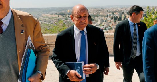 صور.. وزير الخارجية الفرنسى يتفقد موقع جبل Scopus بالقدس خلال زيارته إسرائيل