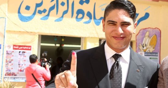 أحمد أبو هشيمة يدلى بصوته بالانتخابات بمدرسة الرشيد القومية بمصر الجديدة