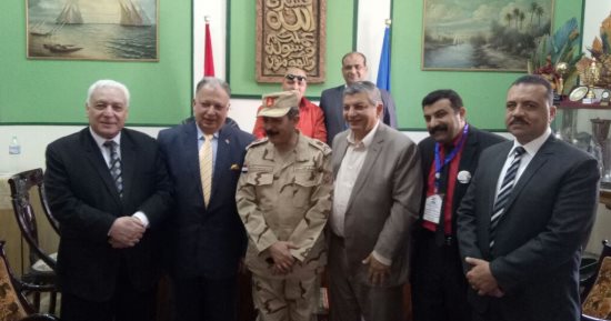صور.. أسامة العبد يدلى بصوته فى الانتخابات الرئاسية بدمياط ويتفقد اللجان