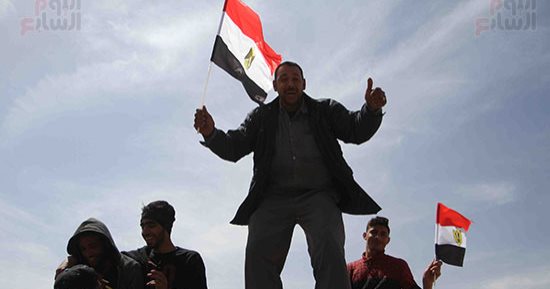 زفة انتخابية أمام مدرسة القرية السياحية بأكتوبر (صور)