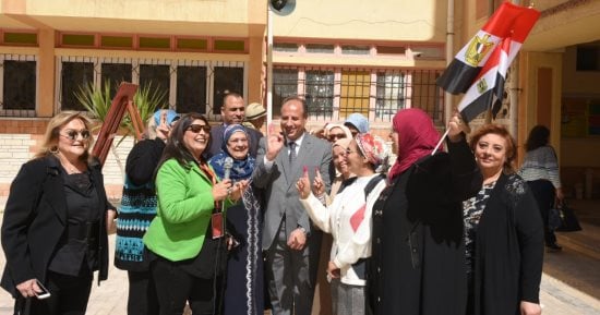 صور .. محافظ الاسكندرية يتفقد اللجان ..ويؤكد: الشعب غلب الإرهاب