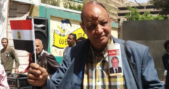  مواطن يتجول فى لجان الانتخابات الرئاسية ويغنى لـ "السيسى"