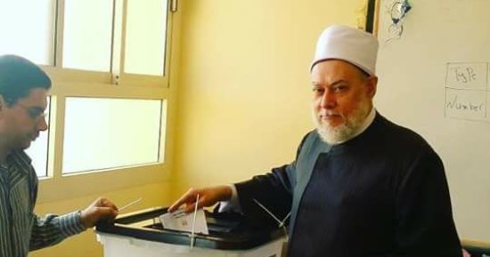 مفتى الجمهورية السابق يدلى بصوته فى الانتخابات بـ6 أكتوبر (صور)