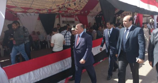 صور.. مدير أمن القاهرة يتفقد المقار الانتخابية ويشدد على مساعدة كبار السن
