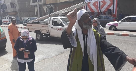 صوفى يحشد المواطنين أمام اللجان بقنا: انزلوا صوتوا فى الانتخابات.. جيش عظيم