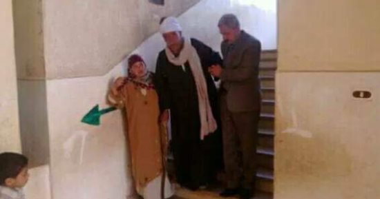 صور.. السماح لذوى الاحتياجات الخاصة بالتصويت خارج اللجنة الانتخابية بطوخ