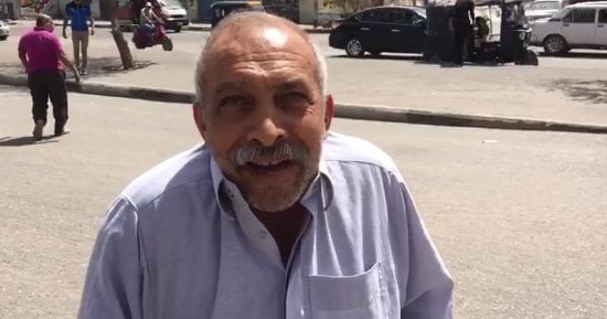 فيديو.. مسن بقدم واحدة يصر على التصويت بالانتخابات: بحب السيسي وتحيا مصر