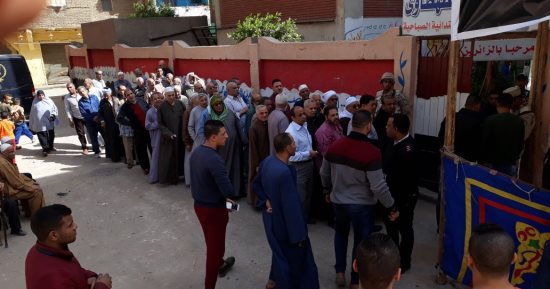 اصطفاف المواطنين بالشرابية للإدلاء بأصواتهم فى أول أيام الانتخابات الرئاسية