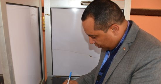 المتحدث الرسمى لشركة مترو الأنفاق يدلى بصوته فى إحدى لجان شبرا الخيمة
