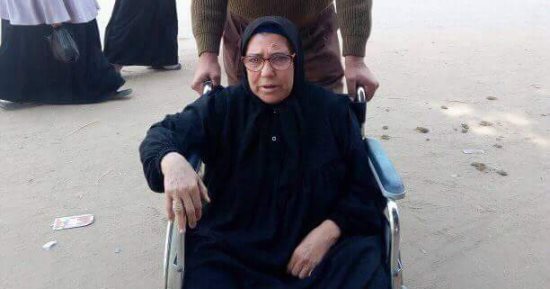 صور .. مسنة مريضة بالمنوفية: "انتخبت السيسى علشان مصر تفضل أم الدنيا"
